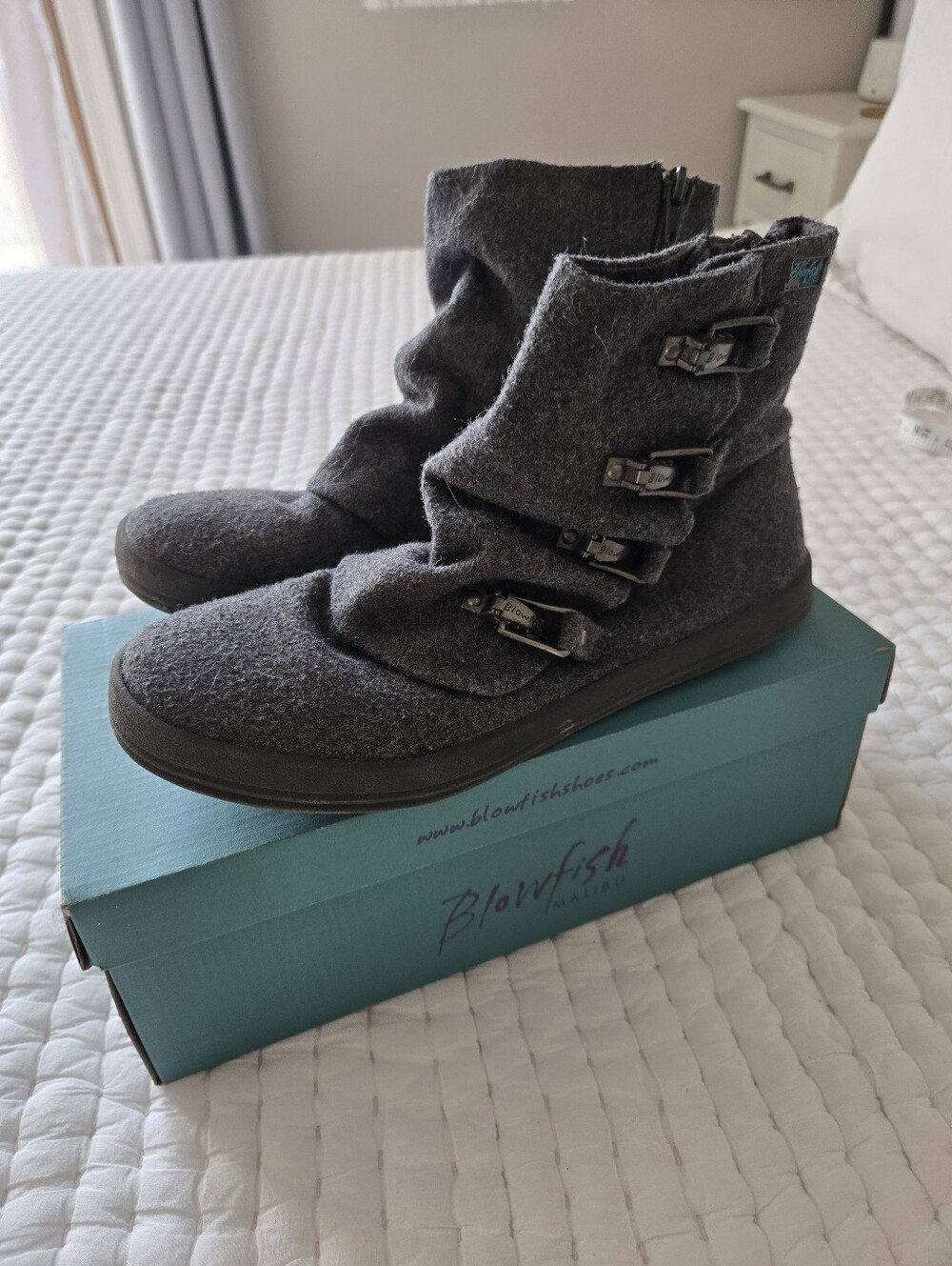 Blowfish Malibu Gray Felt Buckle Ankle Boots Size 9